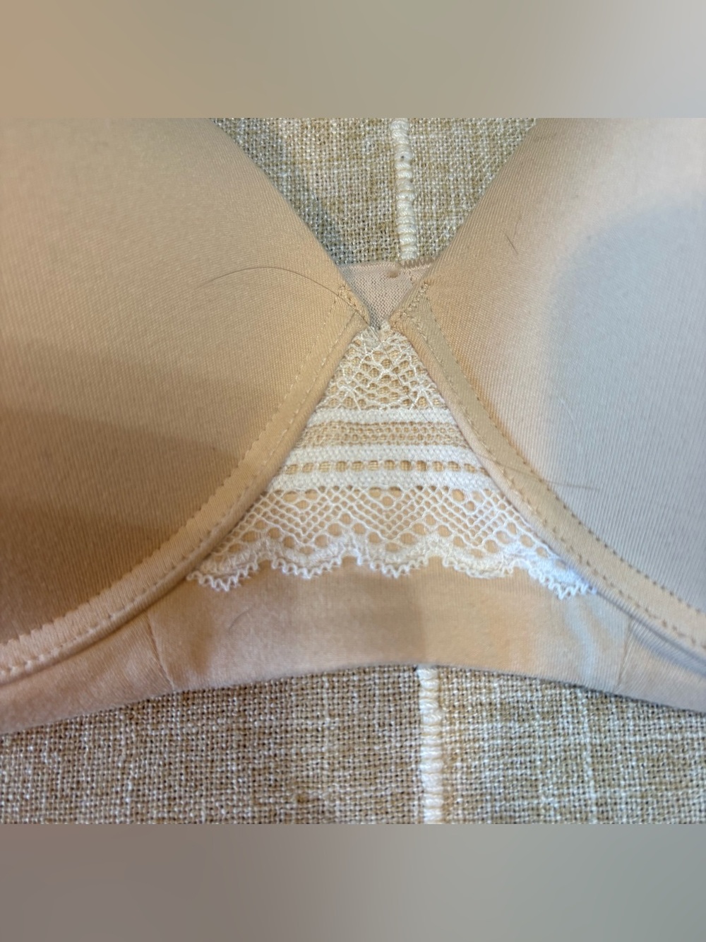 Hanes Smooth Light Nude T-Shirt Bra with Lace Accent size Large - Picture 2 of 7